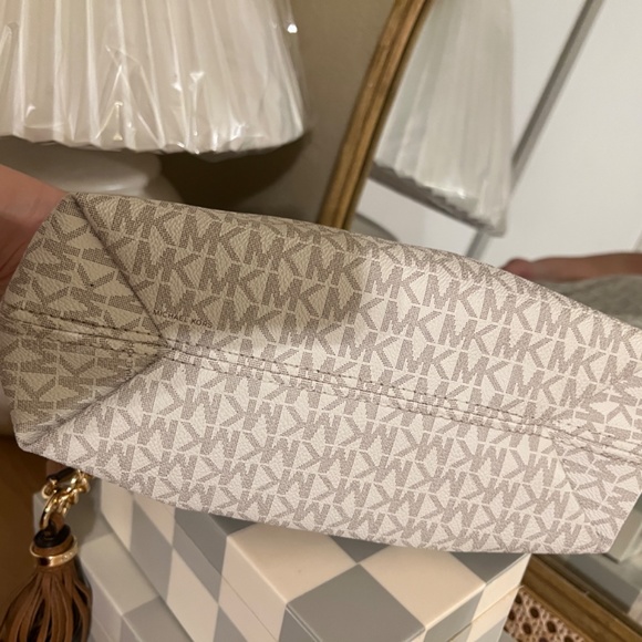 Michael kors small gold chain handbag - Picture 5 of 9